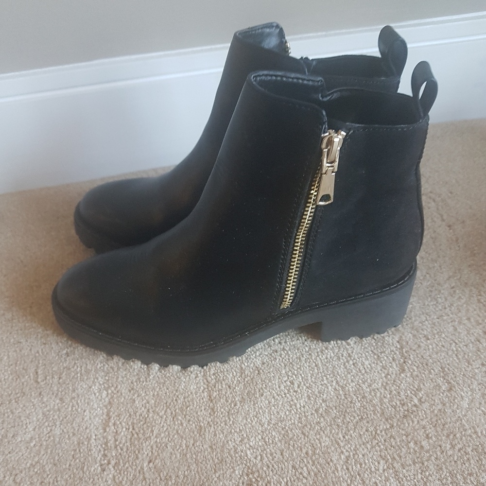 Black bootie with gold zipper